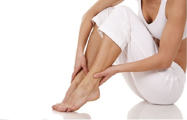 Self-massage of the feet for the prevention of varicose veins